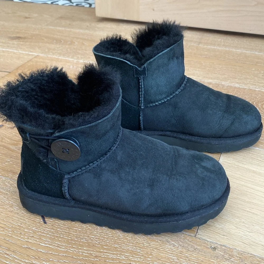 UGGs Womens Mini Bailey Button II (SIZE 5) - Picture 4 of 12